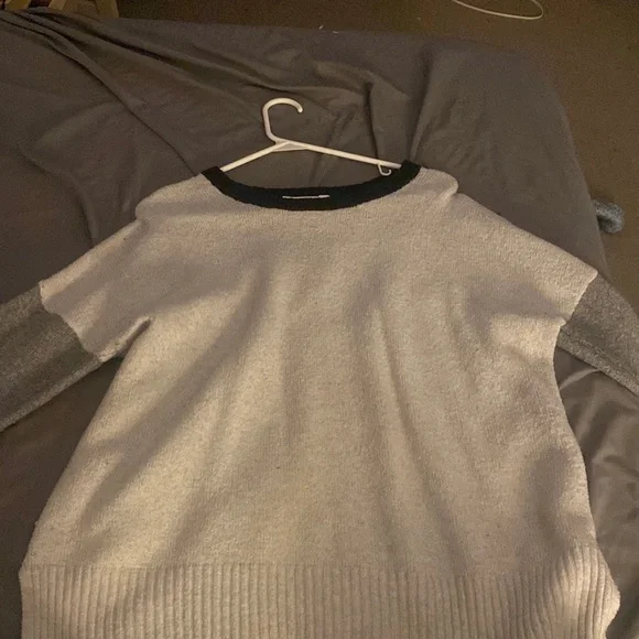 sweater - Picture 1 of 2